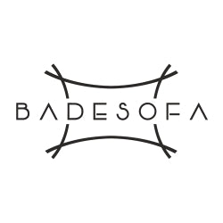Geometrischer Schriftzug BADESOFA eingerahmt von zwei geschwungenen Balken