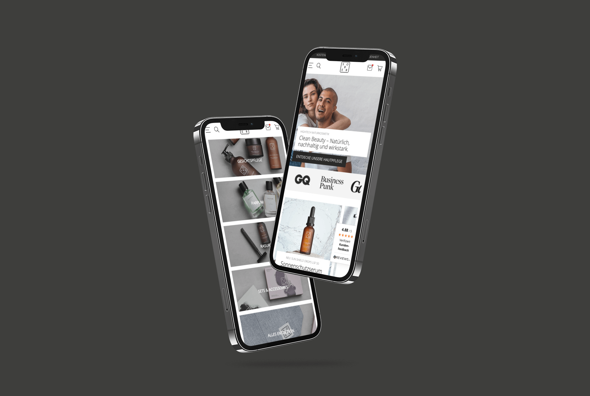 Zwei schwebende Smartphones mit Kosmetikshop Webseitendarstellungen Gesichtscremes Parfums Sets Paarbild