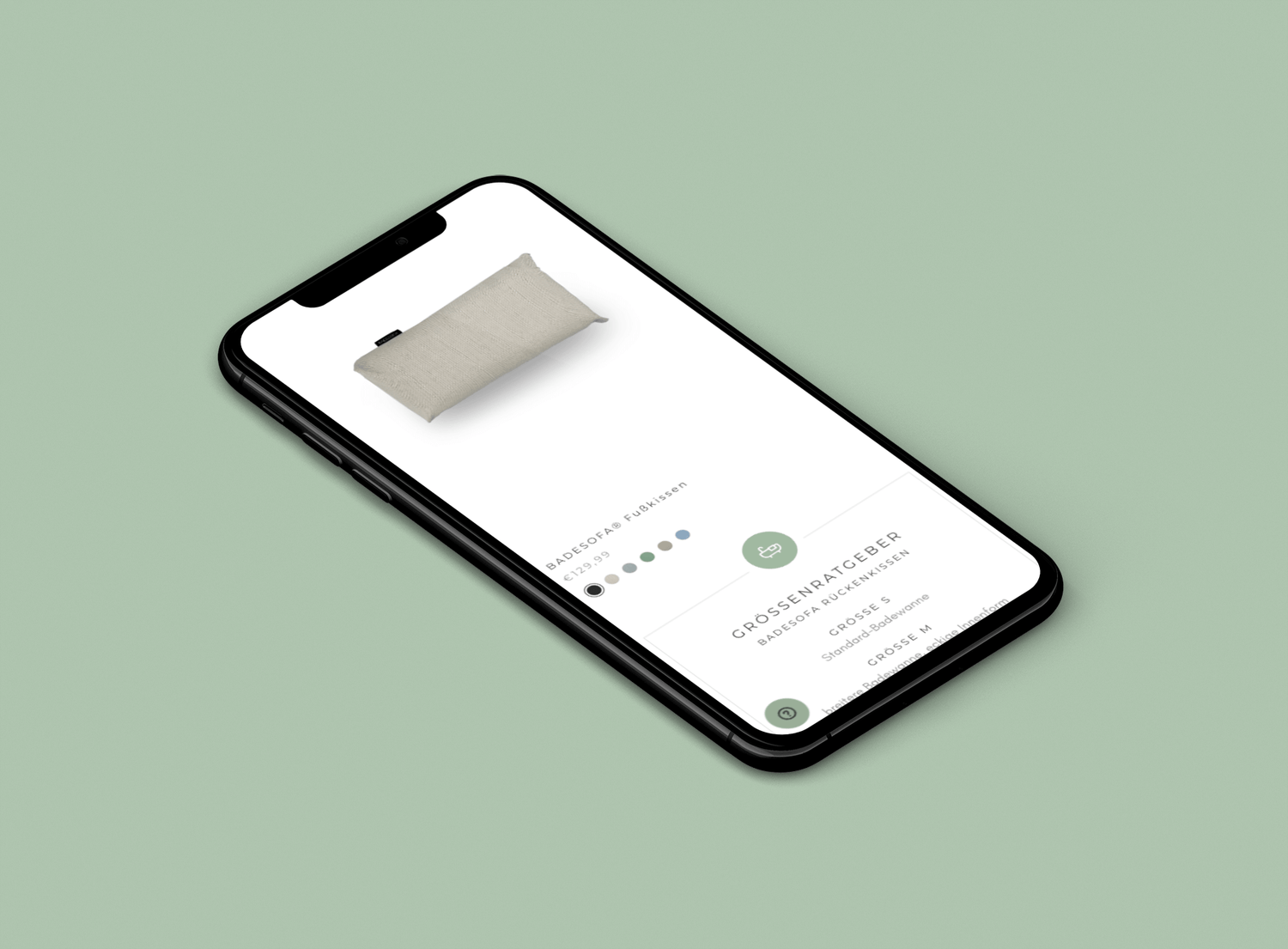 Schräg liegendes schwarzes Smartphone auf pastellgrünem Hintergrund zeigt Online-Shop mit hellgrauem Fußkissen und Größenratgeber