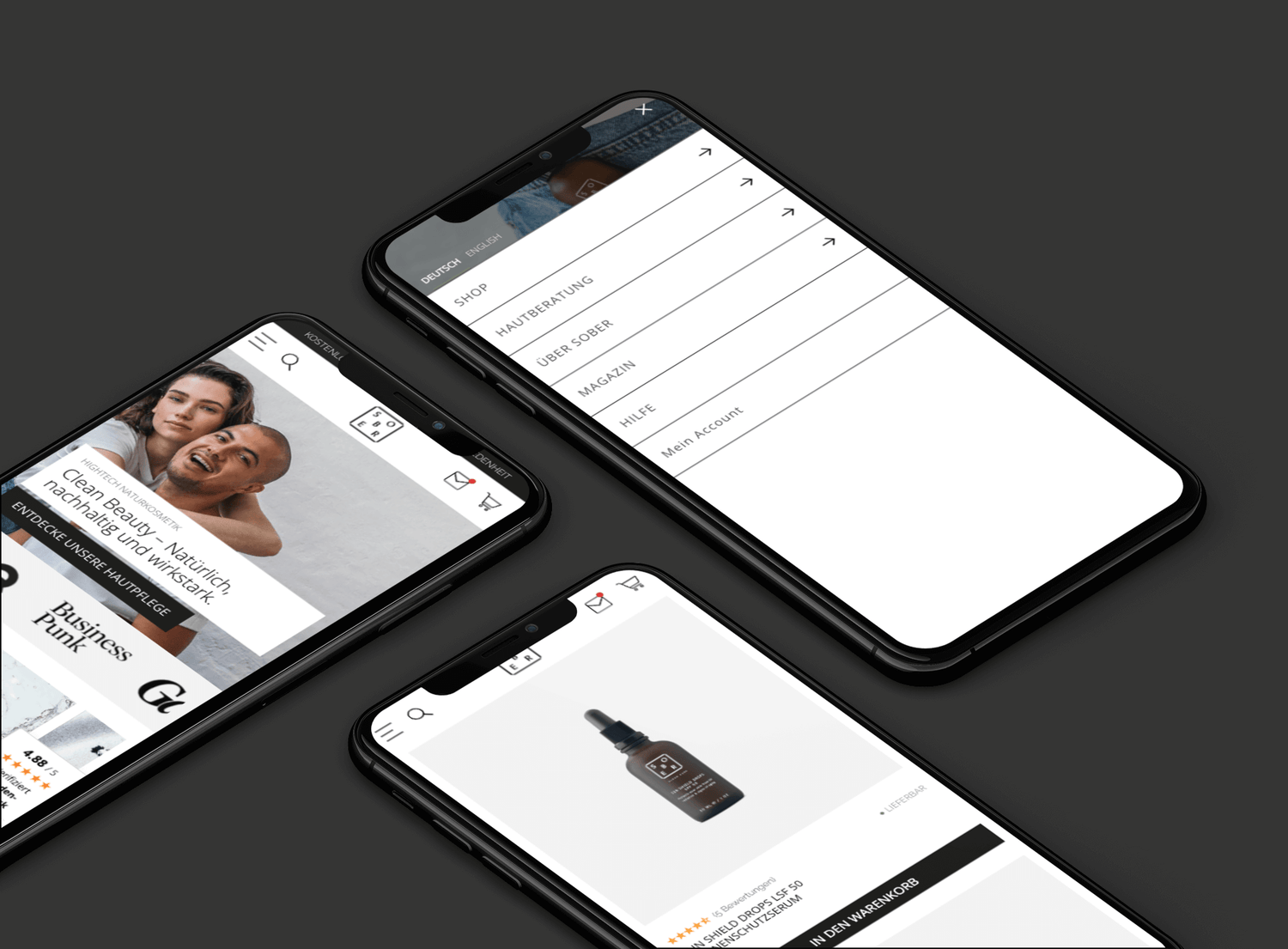 Drei schräg angeordnete schwarze Smartphones zeigen Hautpflege-Webshop mit Paarmotiv-Startseite, Menüübersicht und Serumproduktdetail auf grauem Hintergrund